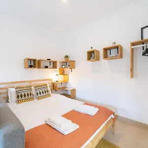 Hill House - No. 599b Apartment